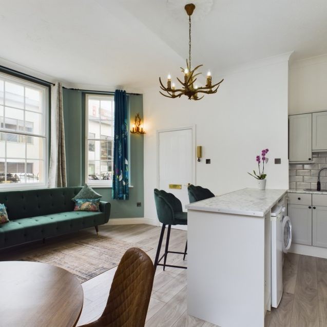 School House, Bennington Street, GL50 - Photo 1