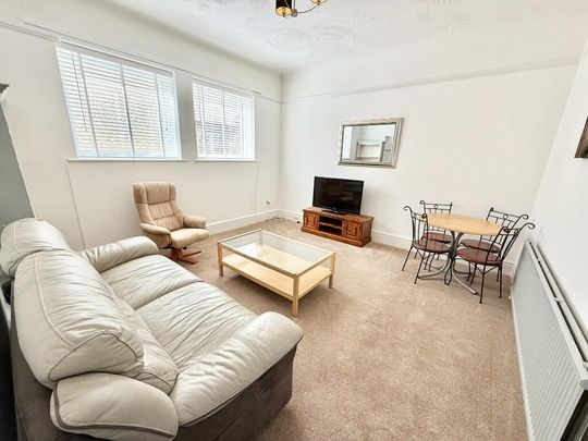 2 bedroom ground floor flat to rent - Photo 1
