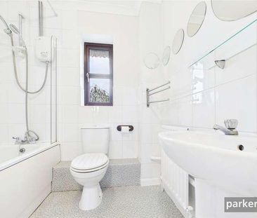 Roycroft Lane, Finchampstead, Wokingham, Berkshire, RG40 - Photo 6