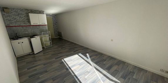 Location appartement 1 pièce 23 m² à Bourg-en-Bresse (01000) - Photo 2