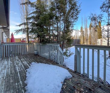 Modern 3 Bed Duplex | Ellerslie | Garage + Fenced Backyard - Photo 4