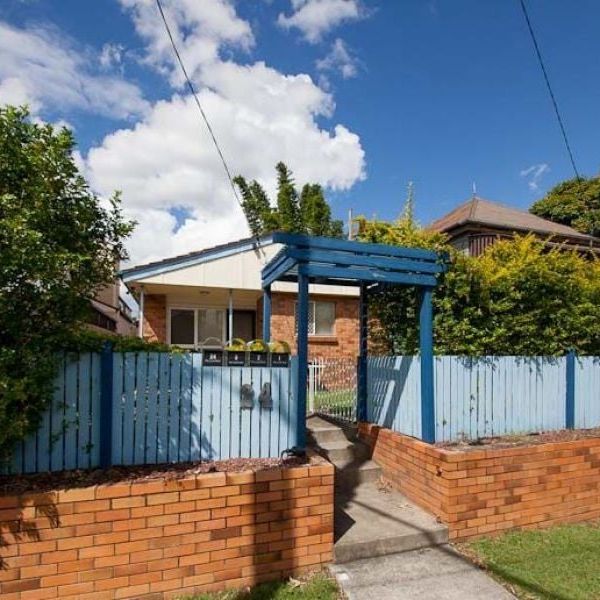 "The Gabba" is just a short stroll from your door as is public transport, restaurants, cafe's, hotels & boutiques - Photo 1