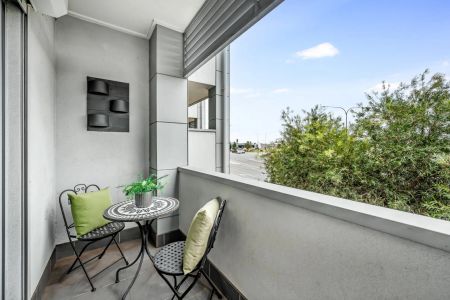 Townhouse in the Heart of Mawson Lakes - Photo 2