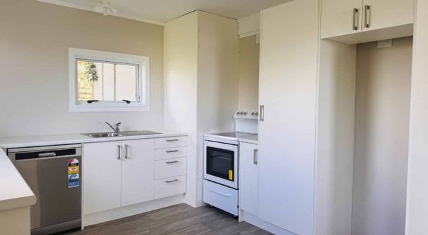 Fully Renovated Charming Gound Floor Flat - Photo 1