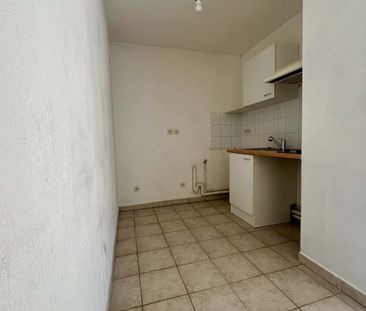 À louer T2 de 42 m2 en rez-de-chaussée avec jardinet Rés - Photo 2