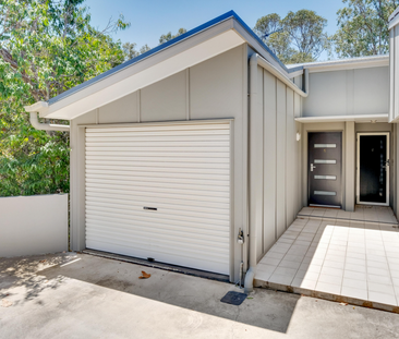 Contemporary townhouse in elevated position - Photo 4
