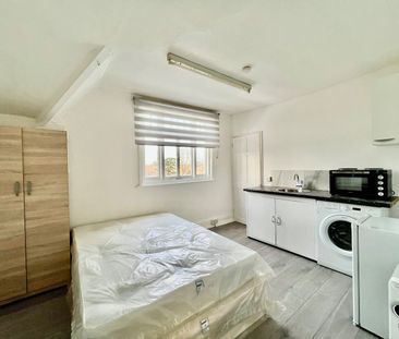 Studio Flat, High Road Leytonstone, E11 - Photo 1