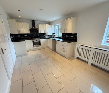 Clare Crescent, Woodcross, Wolverhampton - Photo 4