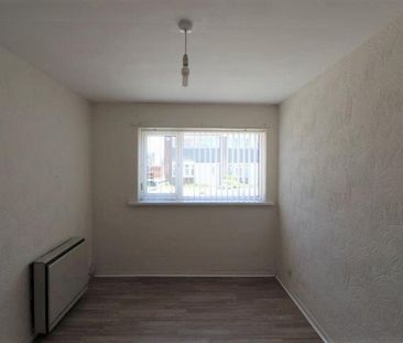 2 bedroom ground floor flat to rent - Photo 3