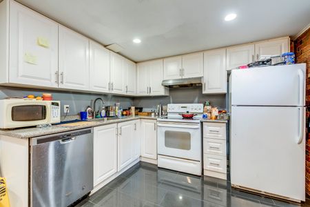 For Lease - 11 Queensbury Drive Unit# Basement, Hamilton, Ontario - Photo 4