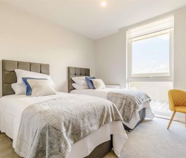 2 bedroom penthouse to rent - Photo 5