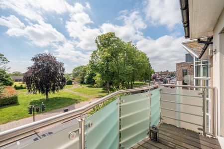 3 bedroom flat to rent - Photo 3