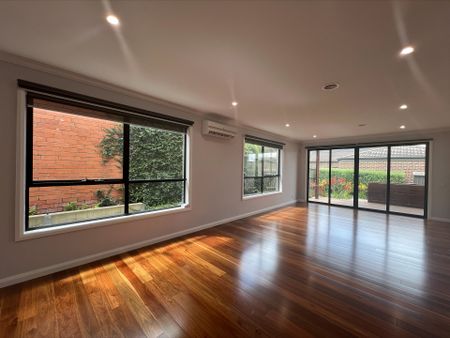 2A Braham St , DONVALE - Photo 3