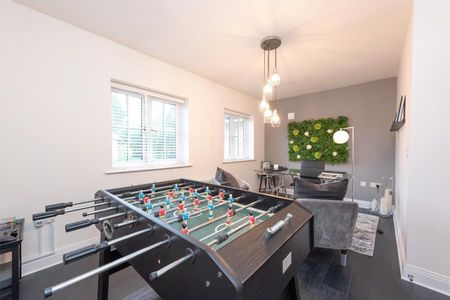 4 bedroom semi-detached house to rent - Photo 3