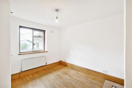 3 bedroom flat to rent - Photo 5