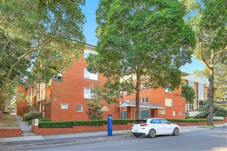 One Bedroom Apartment close to all amenities ! - Photo 3