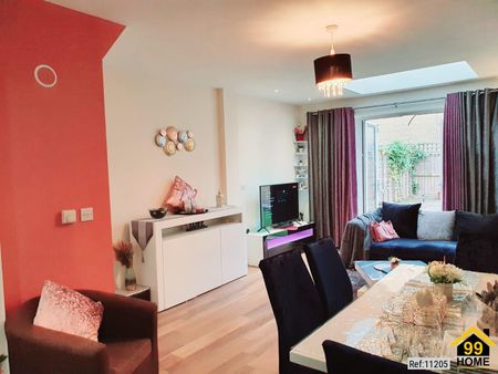 3 bed Semi-detached in Elderberry Close, Kings Park Harold Wood, Romford, RM3 0JY - Photo 2