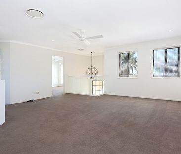58 Sir Bruce Small Boulevard, Benowa QLD 4217 - House For Rent | Do... - Photo 2