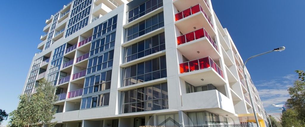 Entry via John St, Luxurious Split-Level Apartment in Mascot - Photo 1