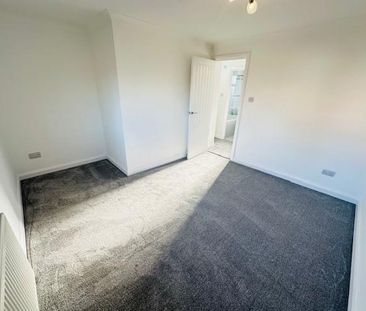 2 bedroom end of terrace house to rent - Photo 4