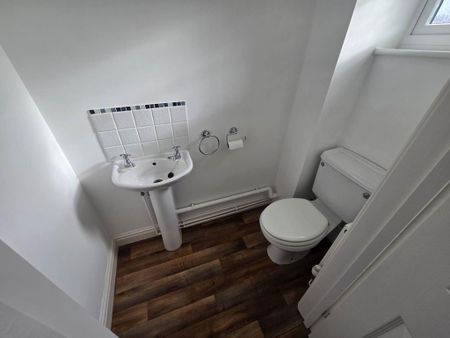 3 bedroom end of terrace house to rent - Photo 4