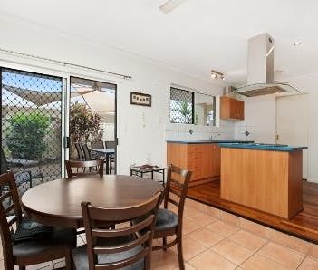 NEAT FAMILY HOME - Photo 6