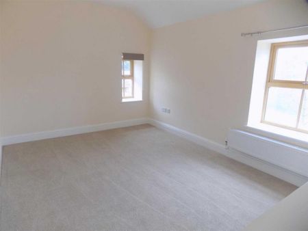 3 bedroom semi-detached house to rent - Photo 4