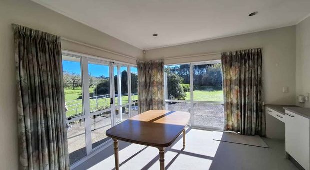 Fabulous Family Home with lots of garden to play in - Photo 1