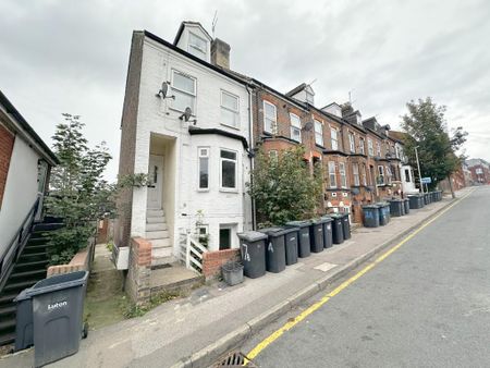 2 bedroom maisonette to rent - Photo 3