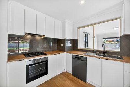 Newly renovated 2 lounge, 3 bedroom house. - Photo 3