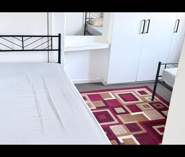 Room in a Shared House, Gower House, IG11 - Photo 5