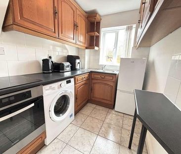 Satanita Close, Beckton, E16 - Photo 3