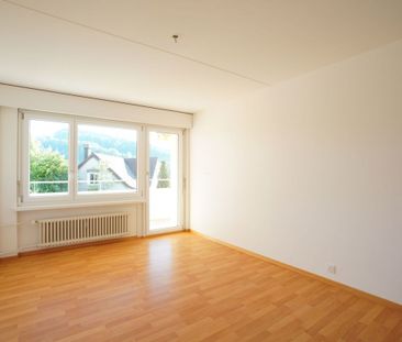 Helle und gemütliche 2.5-Zi. Wohnung mit Balkon - Photo 2
