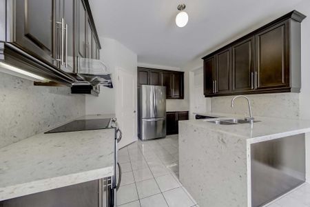 For Lease - 2 Bowkett Drive, Richmond Hill, Ontario - Photo 2