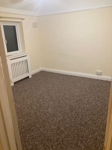 Room in a Shared House, Kingsbridge Road, RG2 - Photo 2