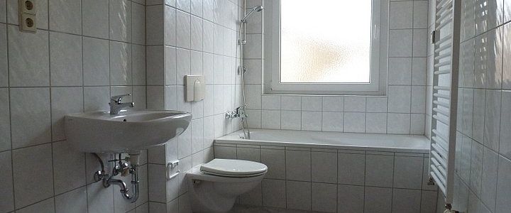 SCHÖNE 3-RAUM Wohnung mit BALKON im Herzen von Chemnitz - Photo 1