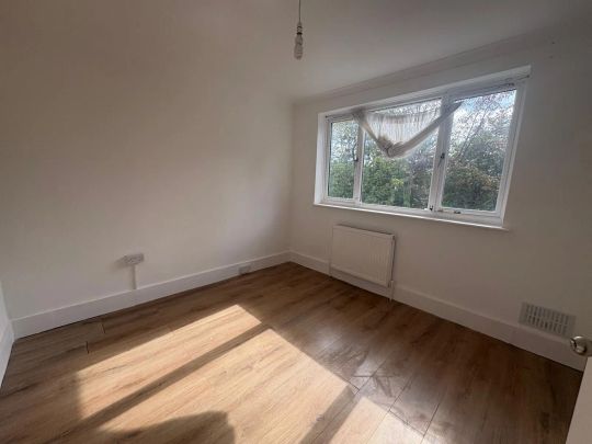 4 bed semi-detached house to rent in Turner Road, Edgware, HA8 - Photo 1