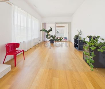 Lichtdurchflutete 4.5-Zimmer-Wohnung mit aussergewöhnlichem Raumgefühl - Photo 1