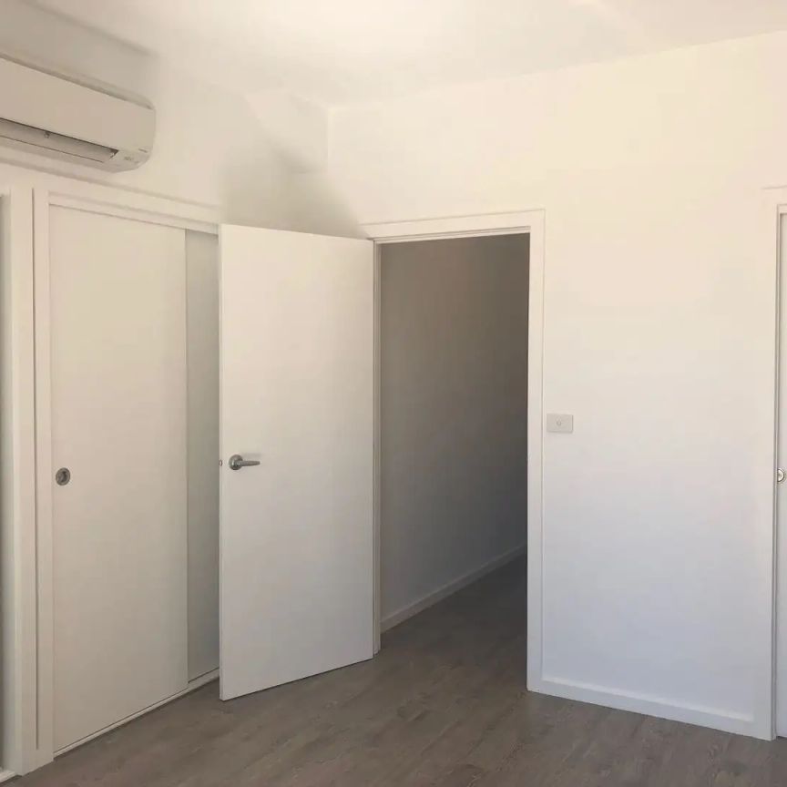 “Modern Unfurnished Townhouse for Rent in Yarraville!” - Photo 1