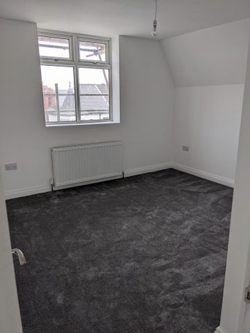 3 bedroom flat to rent - Photo 4