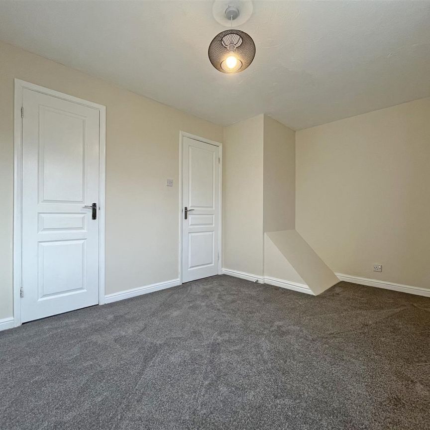 2 bedroom Semi-detached house to rent - Photo 1