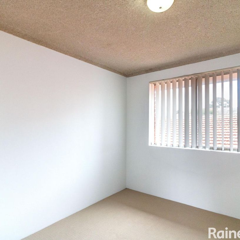 2 Bedroom Unit in a Central Location! - Photo 1