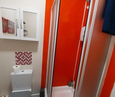 4 bedroom semi-detached house to rent - Photo 5