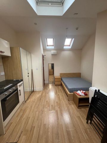 Studio to rent - Photo 2