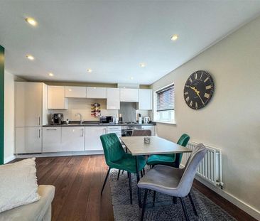 2 bedroom coach house to rent - Photo 6