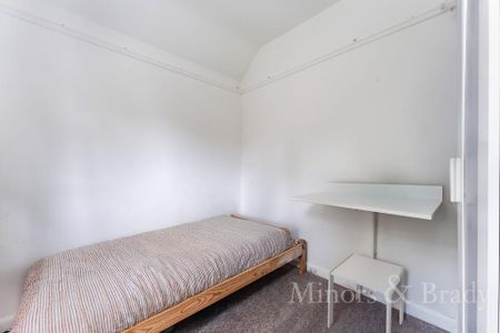 4 bedroom semi-detached house to rent - Photo 4