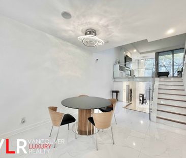 Townhouse in Downtown Vancouver, BC - Photo 2