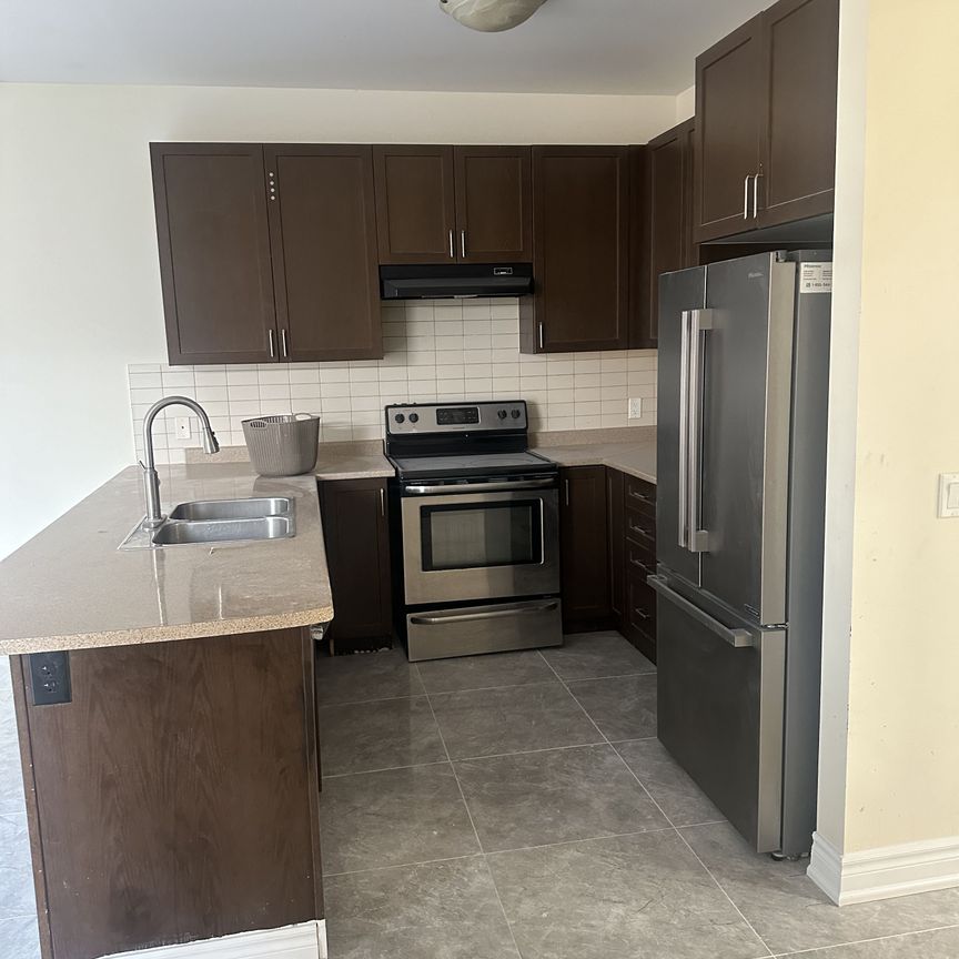 For Lease - 160 Sharavogue Avenue, Oshawa, Ontario - Photo 1