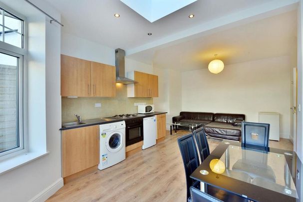 4 bedroom house to rent - Photo 1