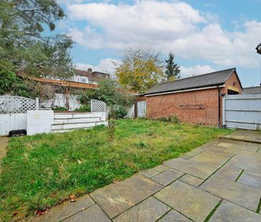 4 bedroom detached house to rent - Photo 3